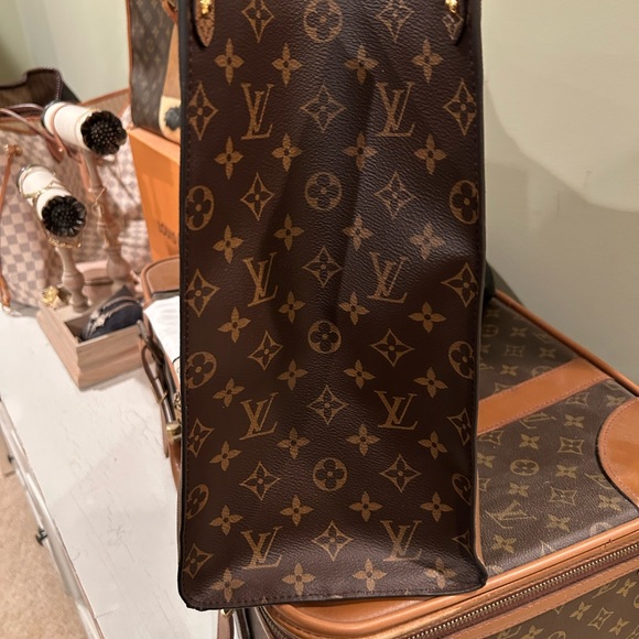 SOLD ❤️LV GM On the Go reverse monogram - Picture 3 of 10